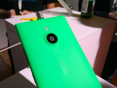 Nokia Lumia 1520 появится в зеленом и оранжевом цветах 